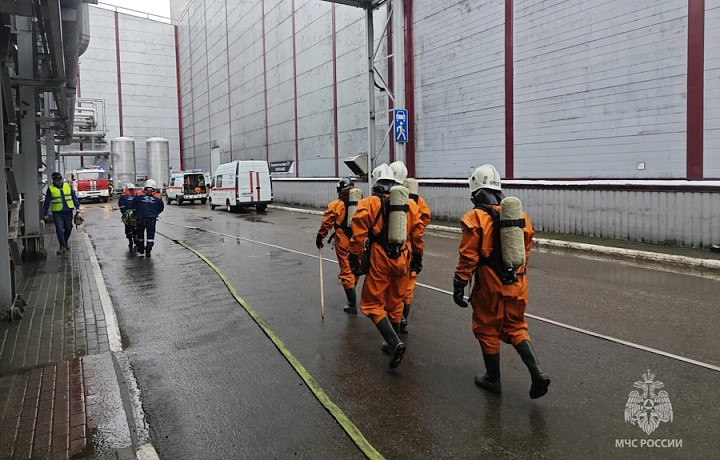 Спасатели ликвидировали «утечку» аммиака на тульском заводе