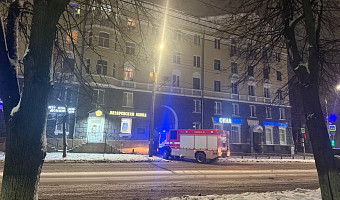 Два пожарных расчета заметили около дома на улице Первомайской в Туле