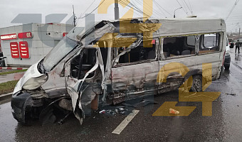 Опубликованы фото с места массового ДТП на Пролетарском мосту в Туле