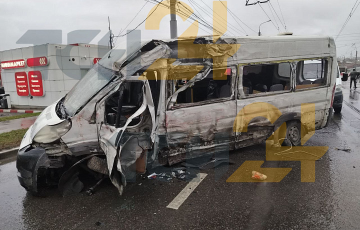 Опубликованы фото с места массового ДТП на Пролетарском мосту в Туле