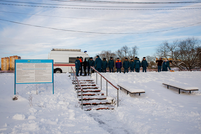 Тульские спасатели провели тренировку по спасению людей из водоемов