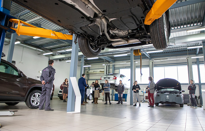 Автоэксперт Франк рассказала, как сэкономить на техобслуживании машины