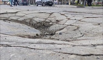 Туляки пожаловались на опасный провал люка на улице Фридриха Энгельса