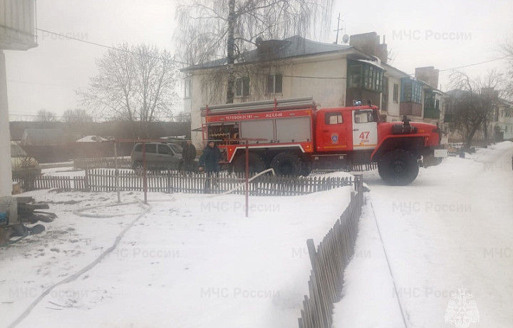 Следователи выясняют обстоятельства гибели пенсионерки на пожаре