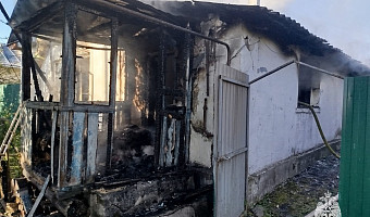 Пенсионер пострадал на пожаре в жилом доме в Чекалине Суворовского района