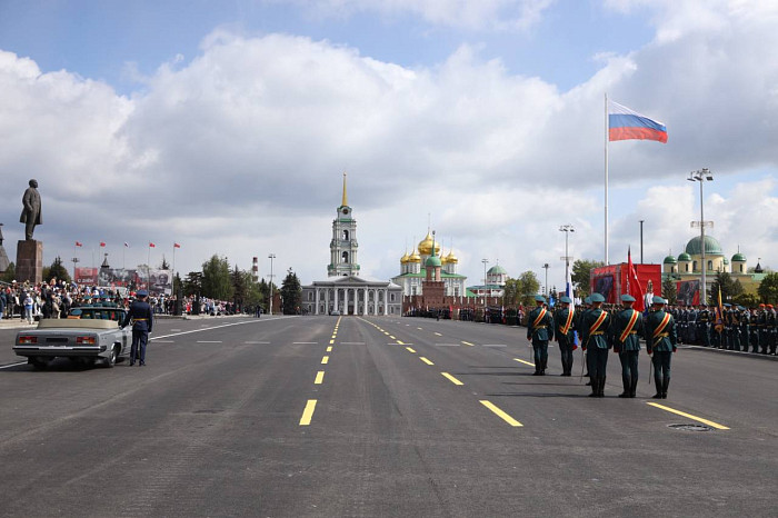На площади Ленина в Туле прошел Парад Победы: фоторепортаж