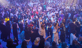 Вечер прощания с детством: как выбрать идеальный наряд на выпускной в 2026 году