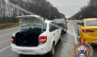 Водитель «Лады» не справился с управлением и устроил ДТП на трассе под Тулой