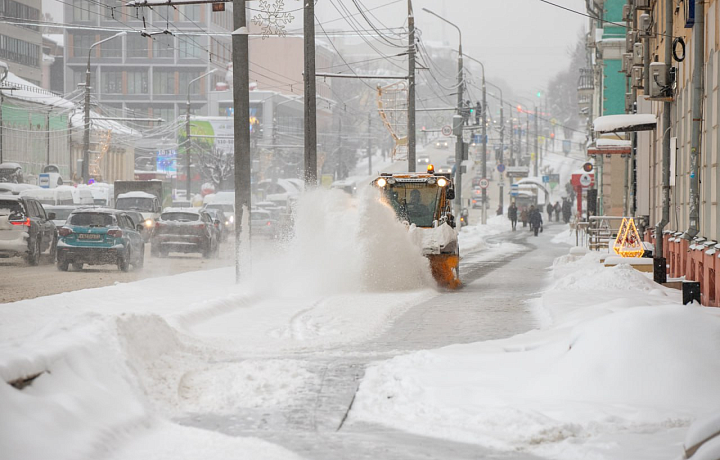 На время снегопада в Туле привлекут на помощь тягачи от военных