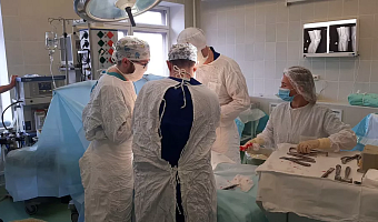 Тульские врачи провели операцию по эндопротезированию с коллегой из федеральной клиники