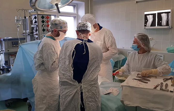 Тульские врачи провели операцию по эндопротезированию с коллегой из федеральной клиники