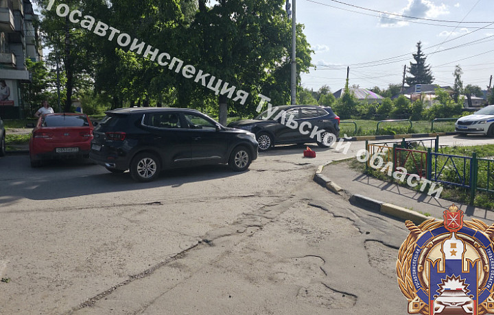 В Туле автомобиль сбил девятилетнего велосипедиста во дворе
