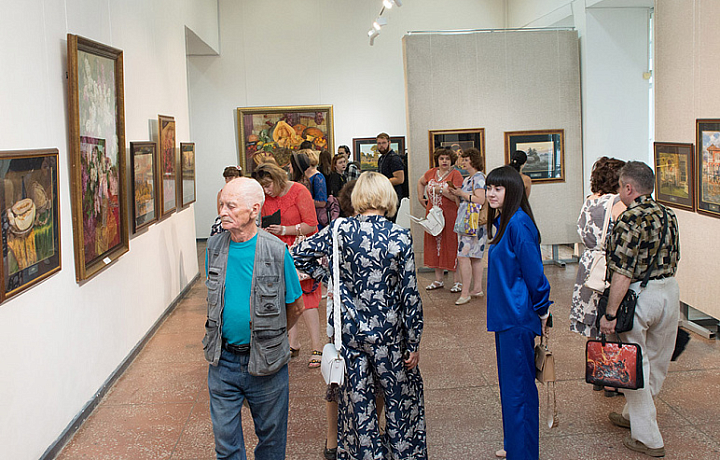 В Туле открылась выставка живописи Сергея Андрияки