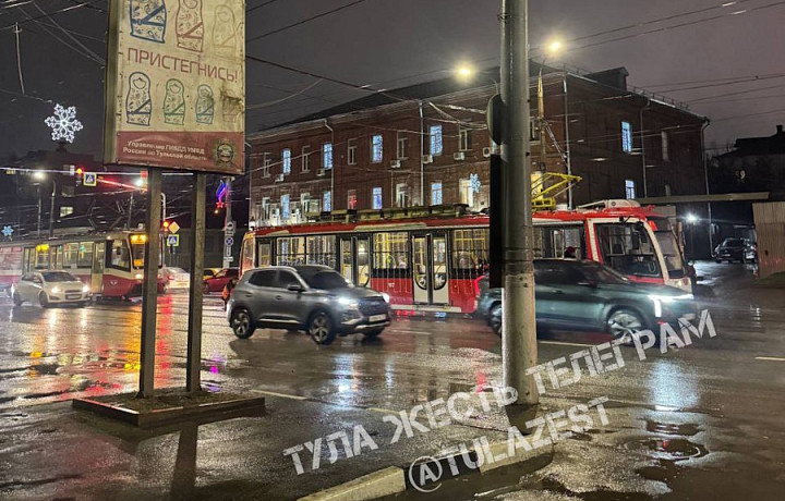 Движение трамваев остановилось у Пролетарского моста в Туле