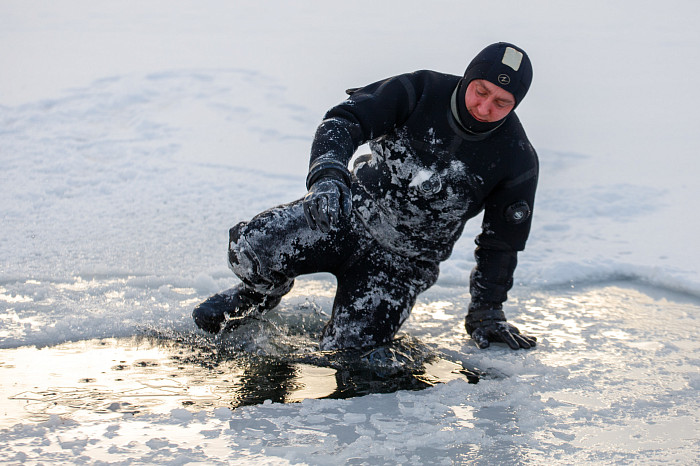 Тульские спасатели провели тренировку по спасению людей из водоемов
