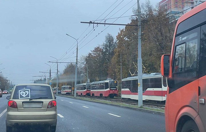 На проспекте Ленина в Туле встали трамваи