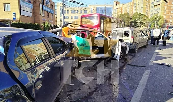 Появилось видео с места массовой аварии в Туле с тремя пострадавшими