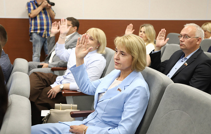 Поддержка волонтеров, знак отличия для участников СВО, работы по проекту «Наш город»: в Туле прошло заключительное заседание весенней сессии городской Думы