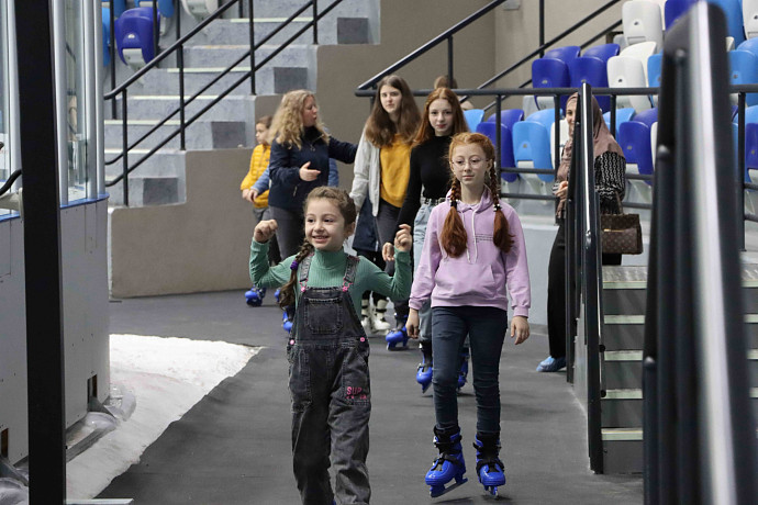 В Туле 70 многодетных семей посетили бесплатное массовое катание на коньках