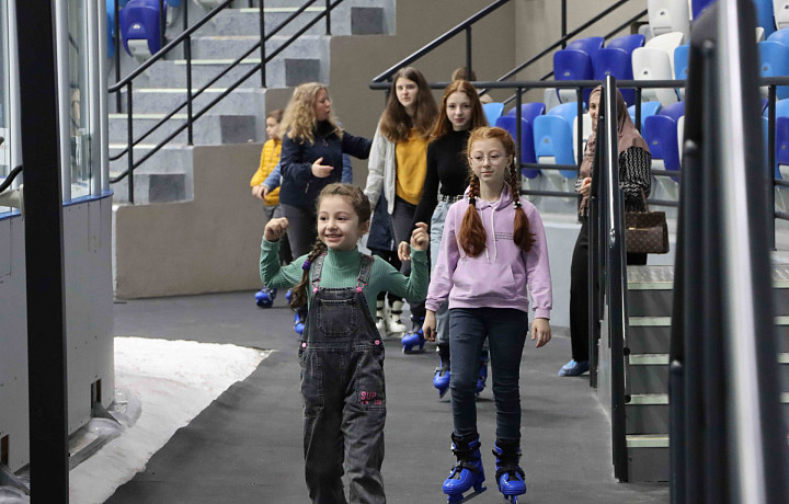 В Туле 70 многодетных семей посетили бесплатное массовое катание на коньках