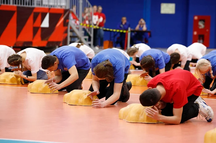 Туляки отработали навыки оказания первой помощи в рамках флешмоба «Дети спасают жизни»