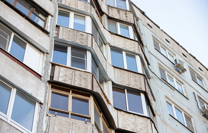 В Туле из окна 23-этажного дома на улице Михеева выпала женщина