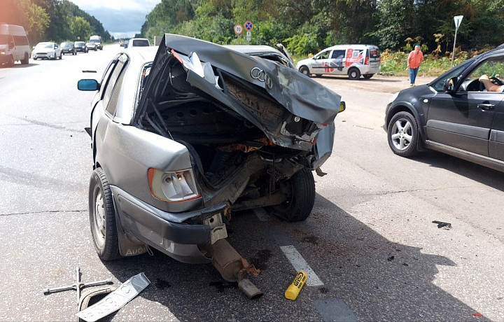 На Новомосковском шоссе в Туле произошло тройное ДТП