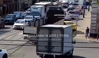 Из-за ДТП на повороте с Пролетарской на Демидовскую плотину в Туле собралась пробка