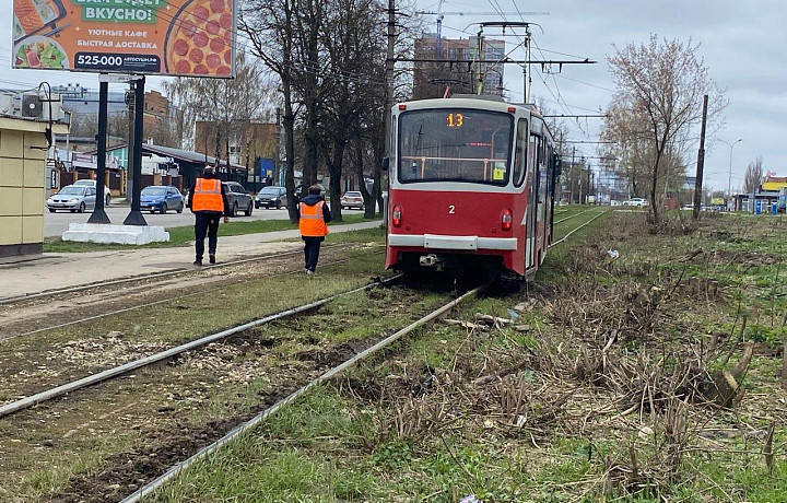Трамвай сошел с рельсов в тульском Мясново