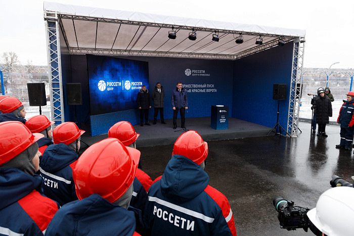 Дюмину и гендиректору «Россетей» Рюмину показали новый питающий центр в Туле