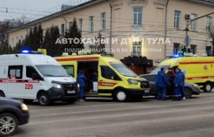 Машина скорой помощи попала в ДТП на проспекте Ленина в Туле