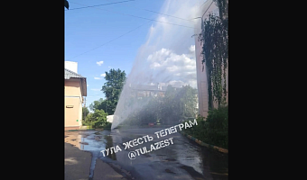 На улице Штыковой в Туле произошел прорыв коммуникаций