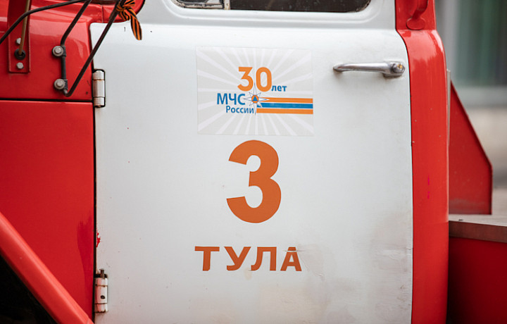 На улице Первомайской в Туле загорелось здание