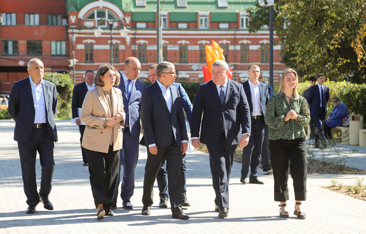 На День города в Туле открылся сквер имени Толстого