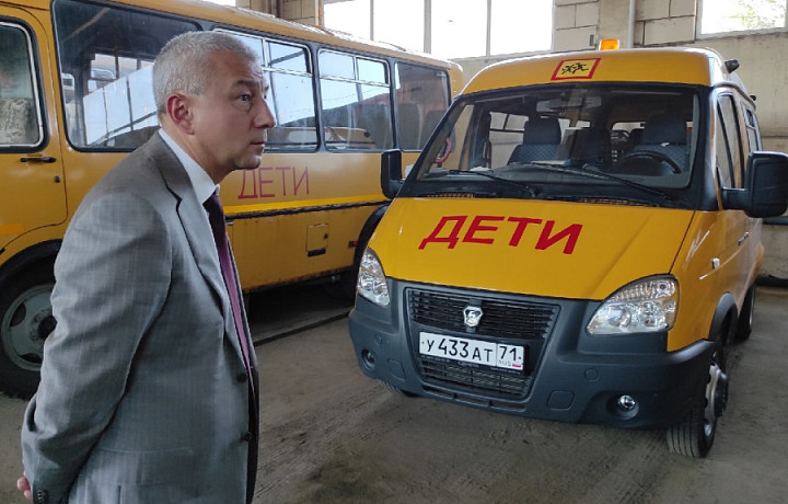 Глава администрация Ефремова проверил ход подготовки автобусом к учебному году