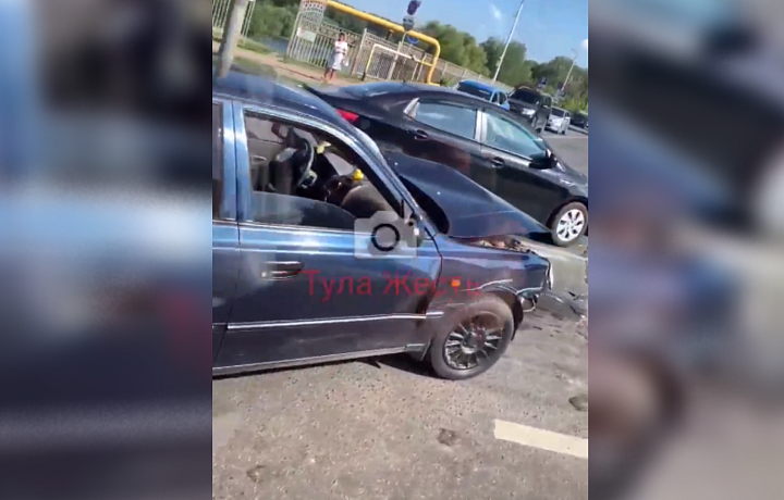 В Туле на улице Дмитрия Ульянова произошло ДТП с пострадавшими