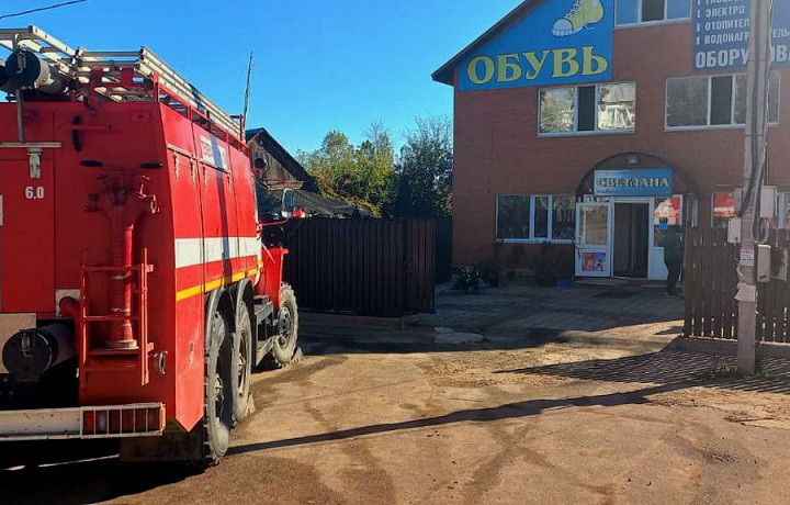 Магазин загорелся из-за замыкания электропроводки в тульском поселке Мордвес