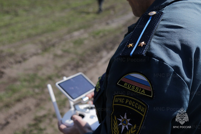 Сотрудники МЧС во время рейда в Туле поймали женщину, сжигавшую сухую траву