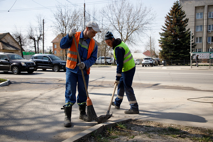 Уборка мусора ведется круглосуточно на тульских улицах