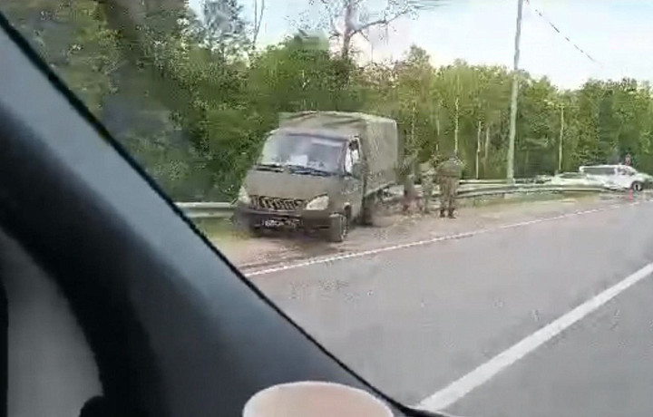 Очевидец: Под Алексином произошло ДТП с военными