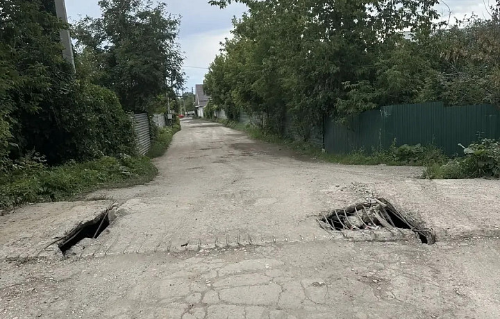 В Туле на Пировском проезде проваливается дорога