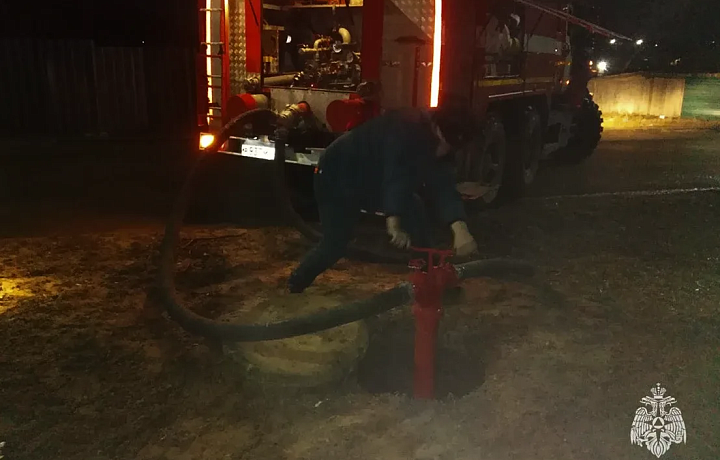 Из пожара на улице Колхозной в Ефремове огнеборцы спасли пять человек