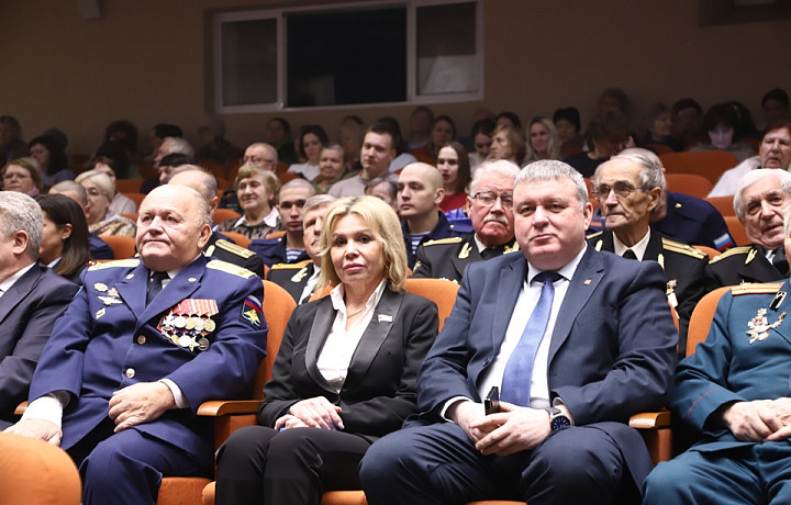 Руководители Тулы поздравили горожан с 82-летием годовщины обороны города