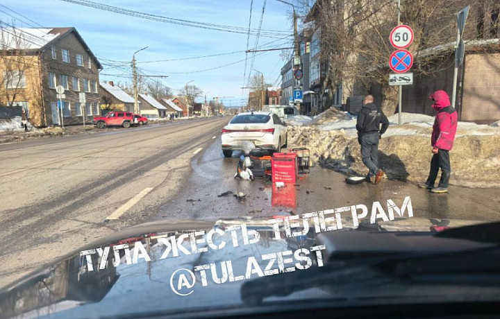 В Туле на улице Болдина произошло ДТП с курьером