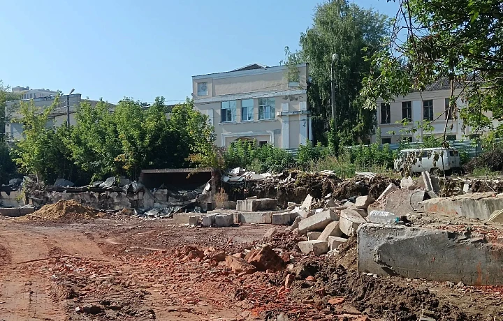 В Туле начался демонтаж долгостроя на территории Ваныкинской больницы