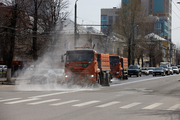 Уборка мусора ведется круглосуточно на тульских улицах