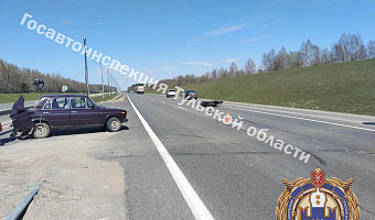 «ВАЗ» сбил мотоциклиста во время разворота на трассе М-2 в Туле