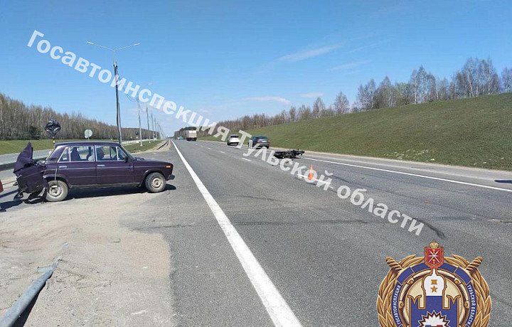 «ВАЗ» сбил мотоциклиста во время разворота на трассе М-2 в Туле