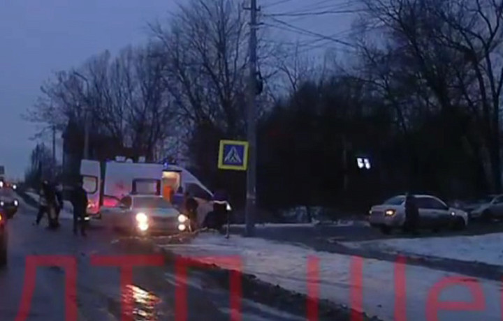 В Щекине автомобиль сбил беременную женщину