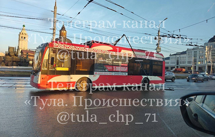 В Туле сломался троллейбус около Музея Оружия